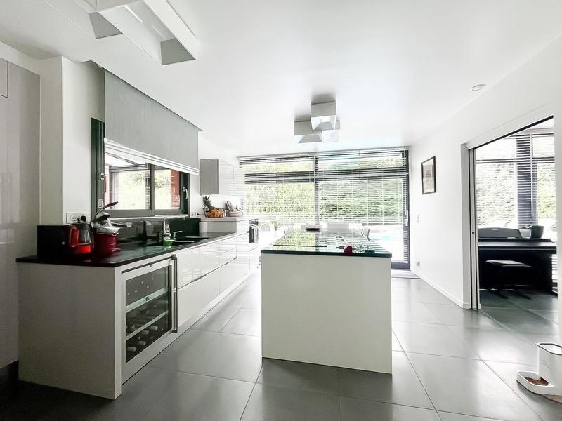 Maison contemporaine - 308 m² - 8 pièces