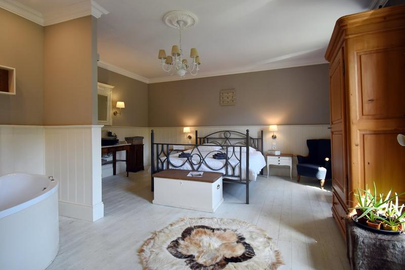 Maison - 328 m² - 12 pièces