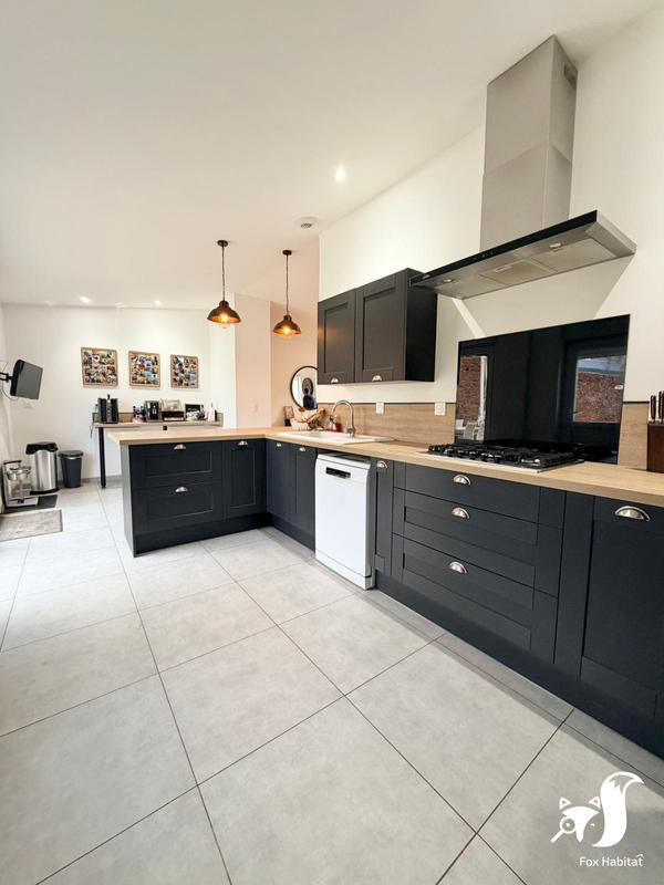 Maison - 222 m² - 7 pièces