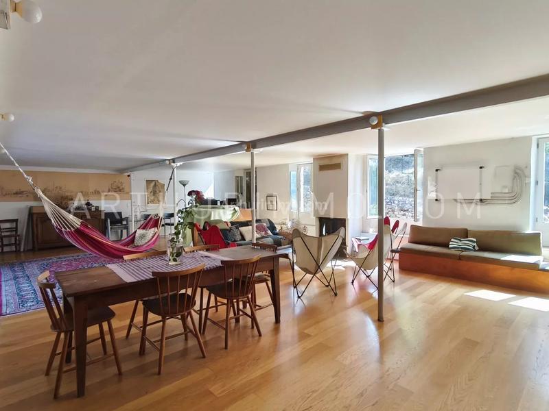 Maison - 374 m² - 11 pièces