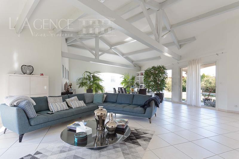 Maison - 215 m² - 6 pièces