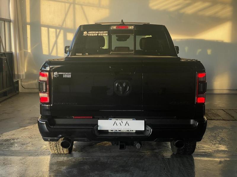 Dodge Ram V8 5,7l Crew Limited Box Tva