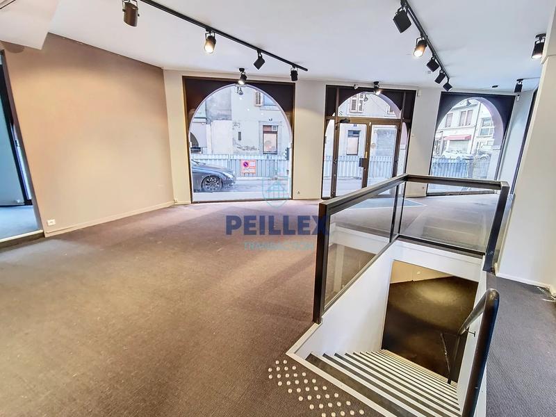 Local commercial - 252 m² - 4 pièces