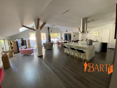 Villa - 185 m² - 6 pièces