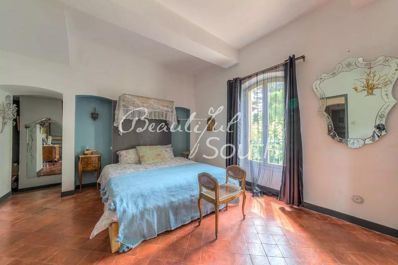 Gîte - 956 m² - 32 pièces