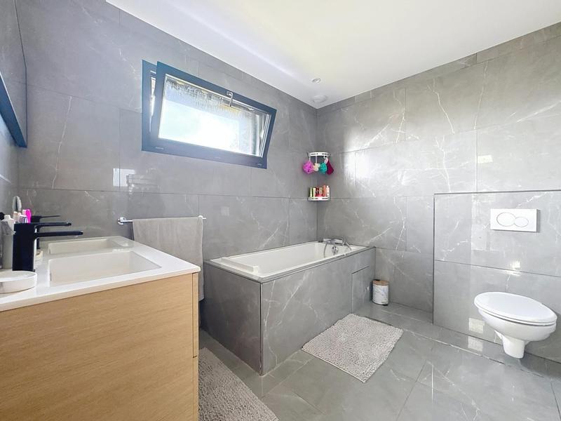 Maison - 182 m² - 6 pièces