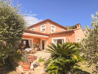 Villa - 174 m² - 6 pièces