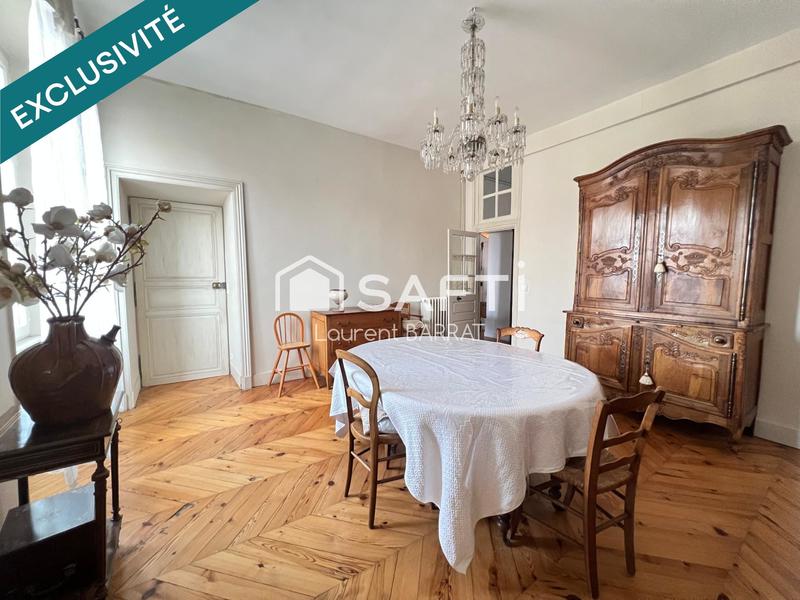 Appartement - 230 m² - 9 pièces