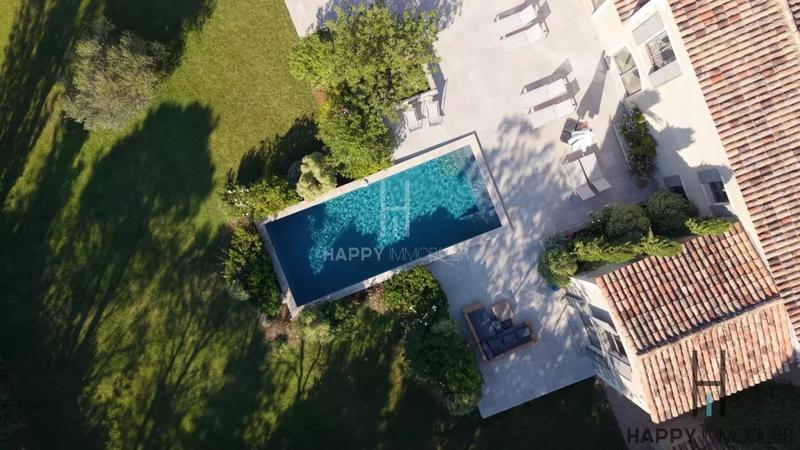 Maison - 222 m² - 7 pièces