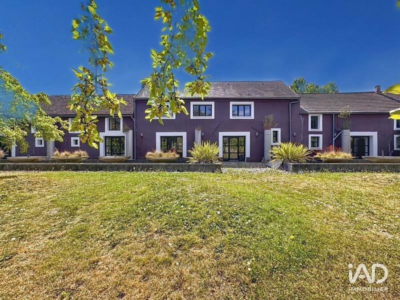 Maison - 1 044 m² - 15 pièces