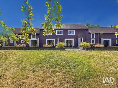 Maison - 1 044 m² - 15 pièces