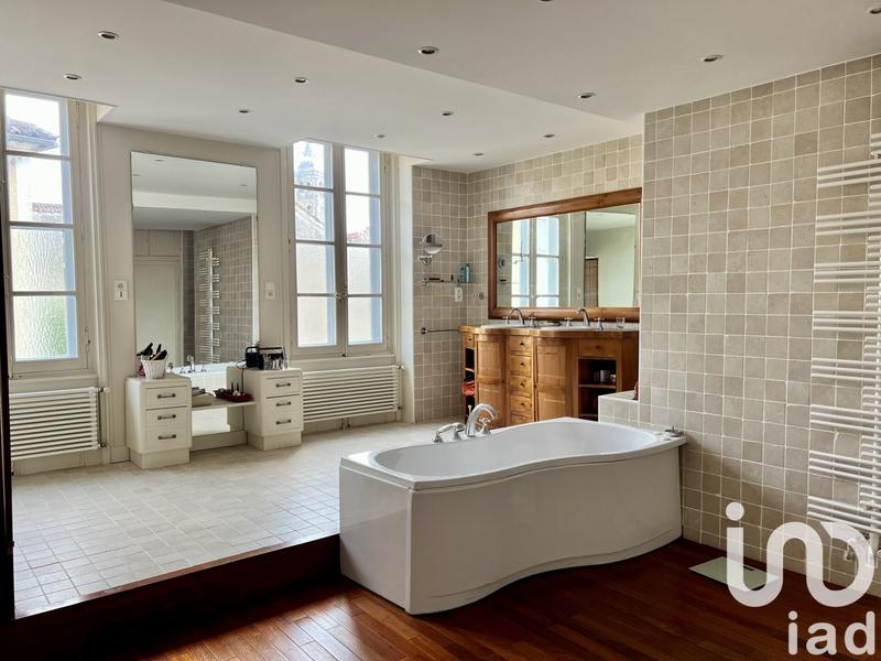 Maison - 444 m² - 15 pièces