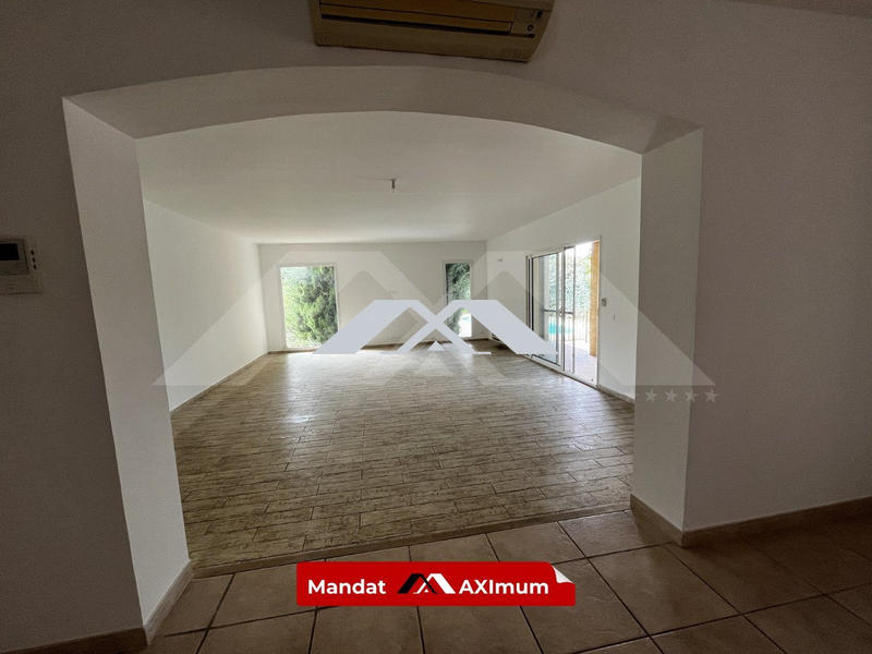 Maison - 202 m² - 6 pièces