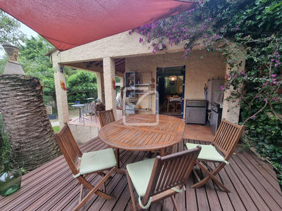 Propriété - 215 m² - 9 pièces