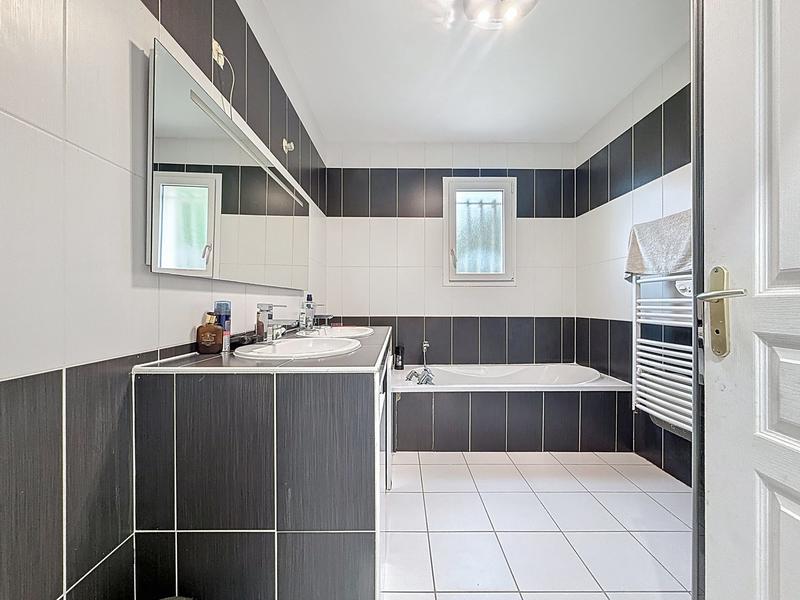 Maison - 110 m² - 4 pièces