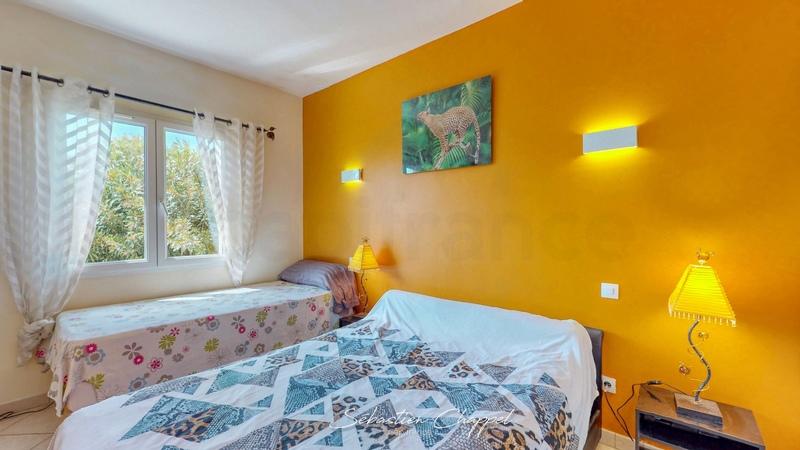 Maison - 252 m² - 10 pièces