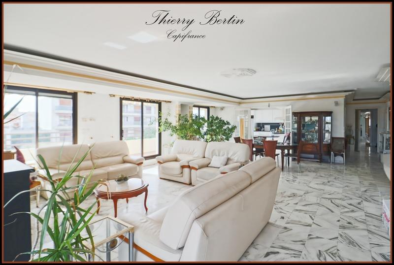 Appartement - 210 m² - 5 pièces