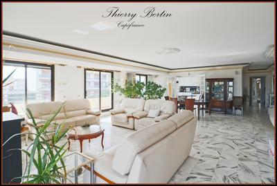 Appartement - 210 m² - 5 pièces