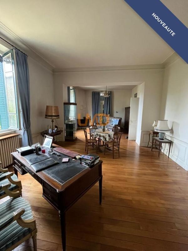 Maison - 274 m² - 9 pièces