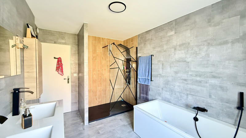 Maison - 133 m² - 6 pièces