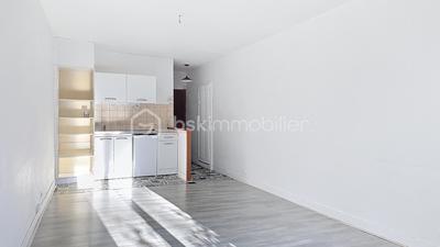 Studio - 30 m² - 1 pièce