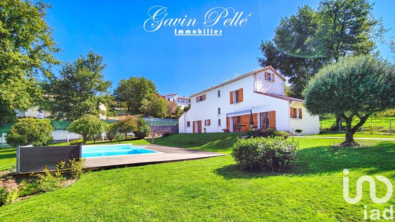 Maison - 210 m² - 7 pièces