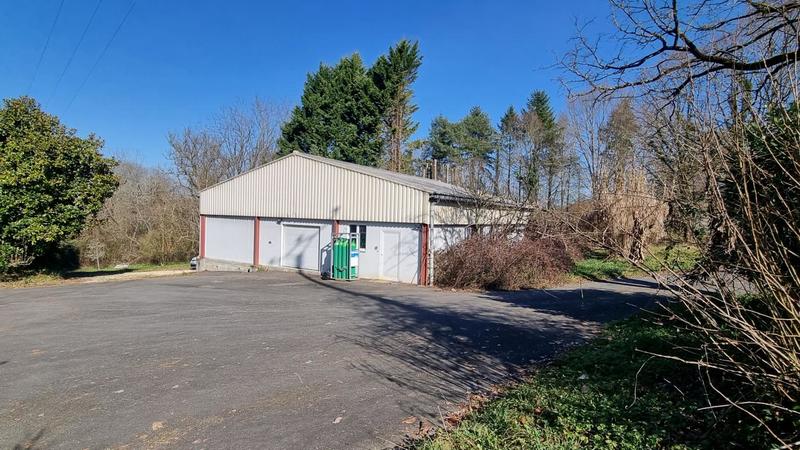 Maison - 200 m² - 2 pièces