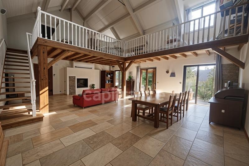 Maison - 272 m² - 10 pièces