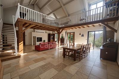 Maison - 272 m² - 10 pièces