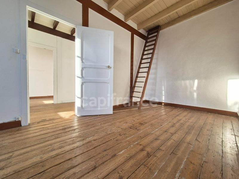 Maison - 260 m² - 7 pièces