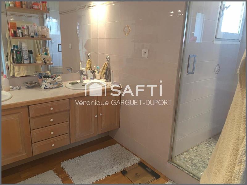 Maison - 218 m² - 8 pièces