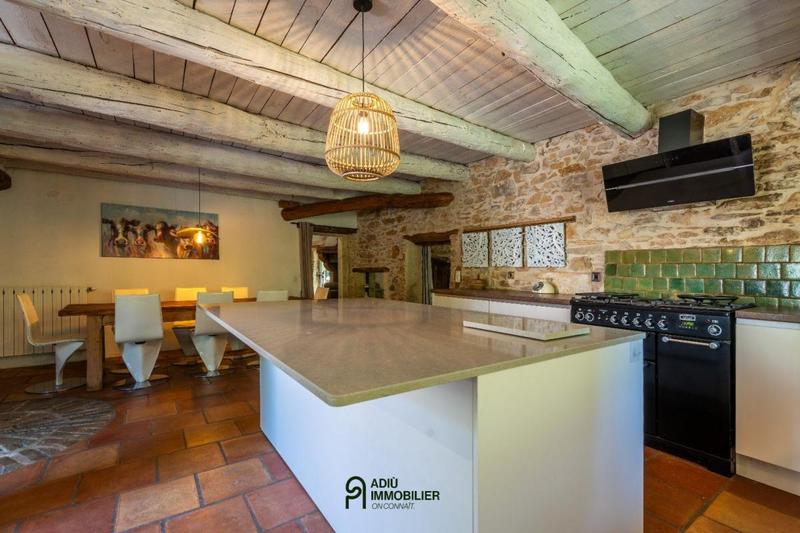 Propriété - 406 m² - 9 pièces