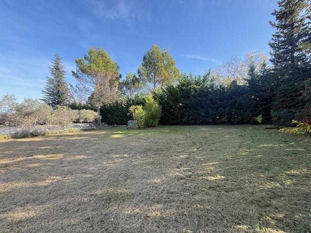 Terrain constructible - 1 088 m²