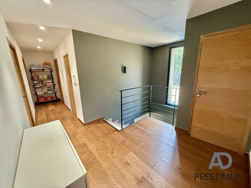 Villa - 250 m² - 6 pièces