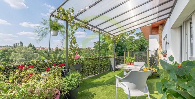 Maison - 305 m² - 11 pièces