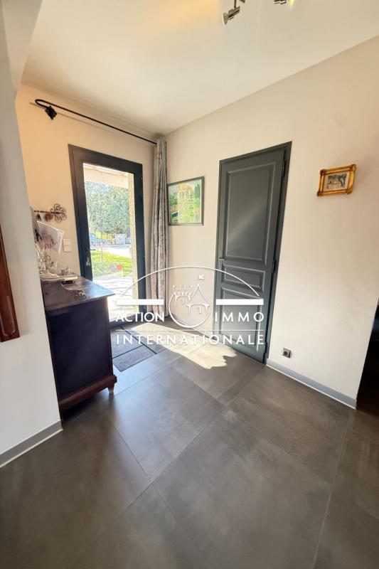 Propriété - 159 m² - 6 pièces