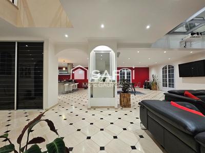 Maison de maîtres - 380 m² - 8 pièces