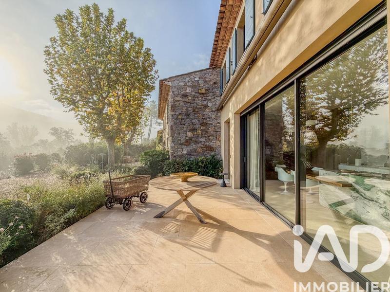 Maison - 245 m² - 5 pièces