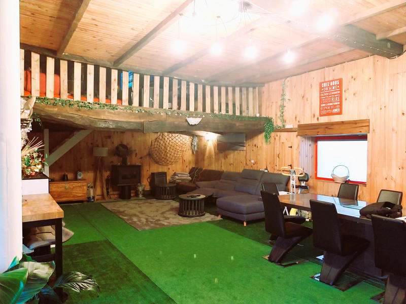 Maison - 220 m² - 6 pièces