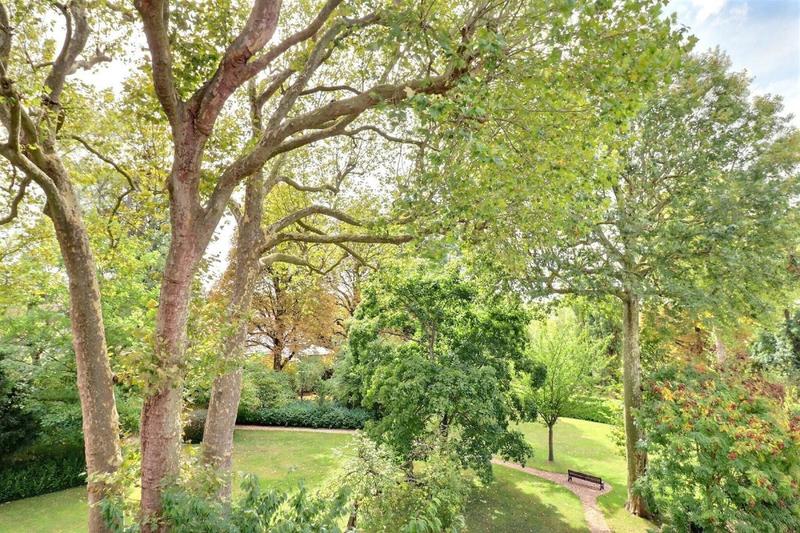 Appartement - 162 m² - 6 pièces