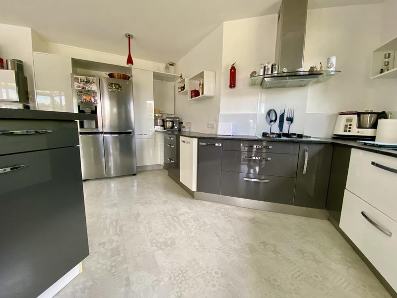 Maison contemporaine - 370 m² - 6 pièces