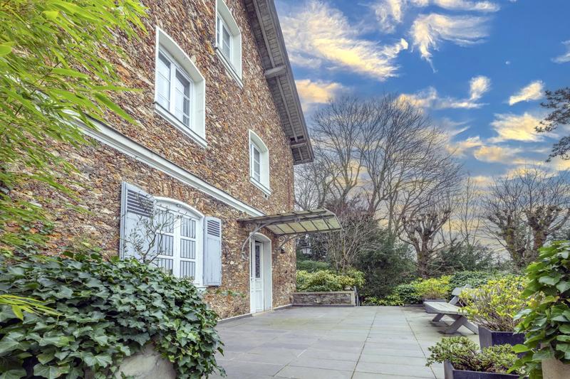 Maison - 273 m² - 9 pièces