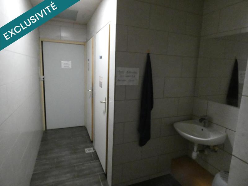 Local commercial - 2 200 m² - 8 pièces