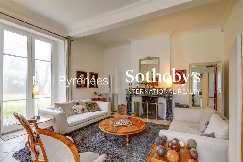 Maison - 458 m² - 12 pièces