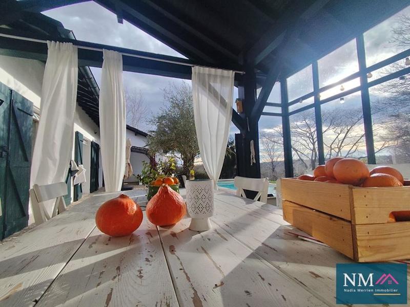 Demeure - 225 m² - 9 pièces