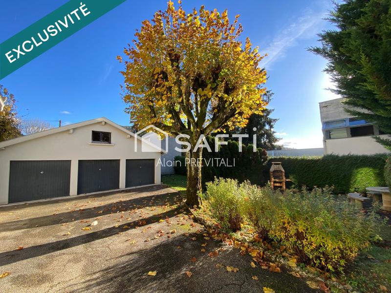Maison - 299 m² - 12 pièces