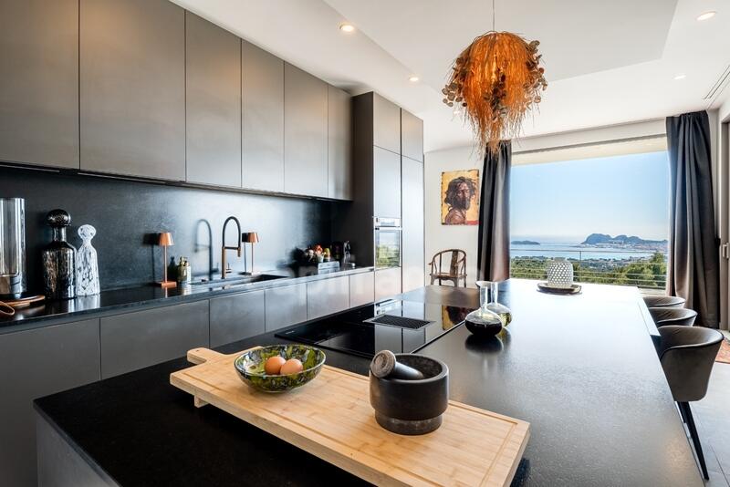 Propriété - 335 m² - 8 pièces