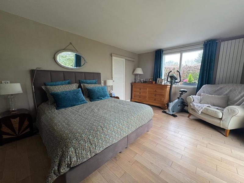 Maison - 202 m² - 5 pièces