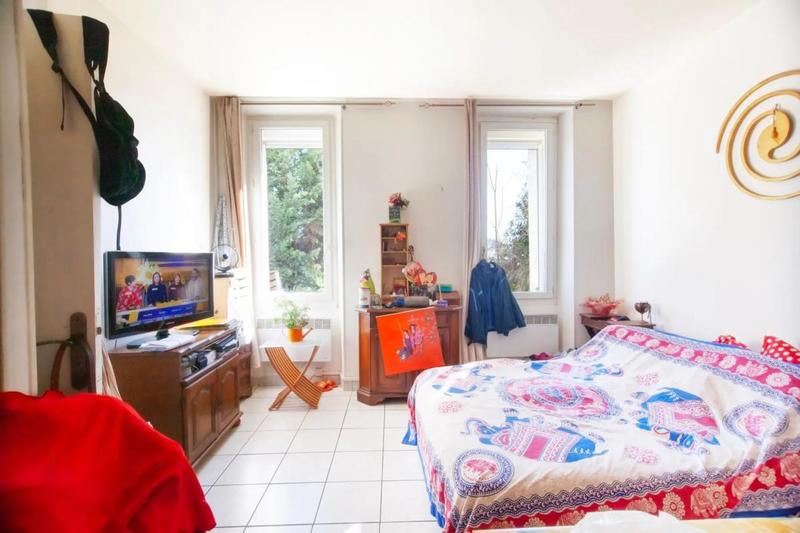 Studio - 93 m² - 1 pièce