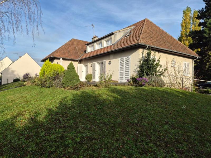 Maison - 200 m² - 6 pièces